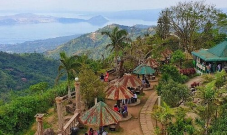 plan your Philippines trip with Traveloka 
